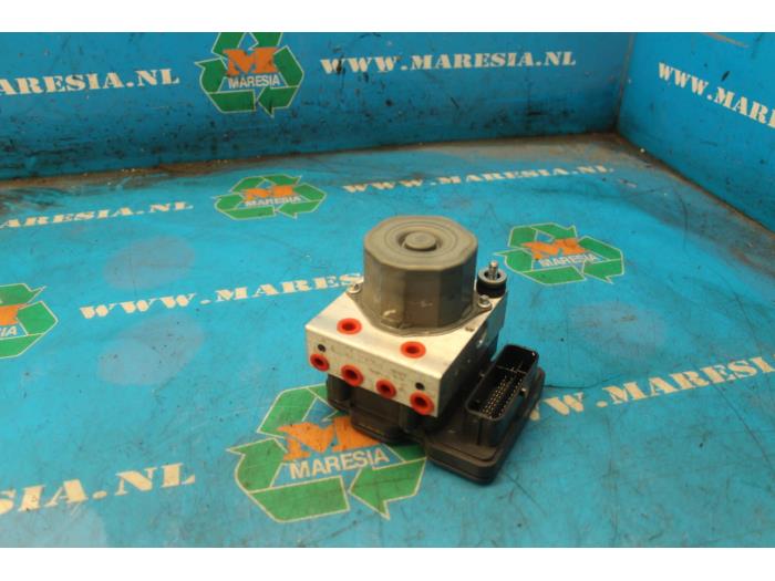 Begagnade ABS-pump Opel Corsa E Pris € 52,50 Marginaltabell erbjuds av Maresia Auto Recycling B.V.