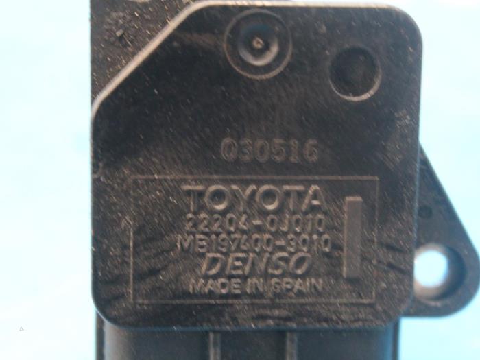 Medidor de flujo de aire de un Toyota Avensis (T25/B1D) 1.8 16V VVT-i 2004