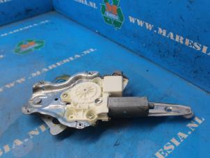 Używane Mechanizm szyby lewej tylnej wersja 4-drzwiowa Toyota Avensis (T25/B1D) 1.8 16V VVT-i Cena € 52,50 Procedura marży oferowane przez Maresia Auto Recycling B.V.