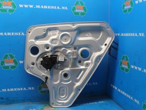 Używane Mechanizm szyby prawej tylnej wersja 4-drzwiowa Hyundai iX20 (JC) Cena € 63,00 Procedura marży oferowane przez Maresia Auto Recycling B.V.