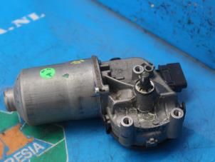 Used Front wiper motor Hyundai i10 (B5) 1.0 12V Price € 57,75 Margin scheme offered by Maresia Auto Recycling B.V.