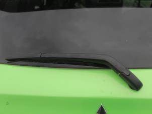 Usagé Moteur essuie-glace arrière Mitsubishi Space Star (A0) 1.2 12V Prix € 42,00 Règlement à la marge proposé par Maresia Auto Recycling B.V.