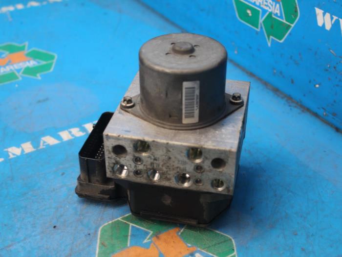 Używane Pompa ABS Mini Mini (R56) 1.6 16V One Cena € 131,25 Procedura marży oferowane przez Maresia Auto Recycling B.V.