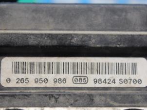 ABS-pump från en Mercedes-Benz A (W169) 1.7 A-170 2009