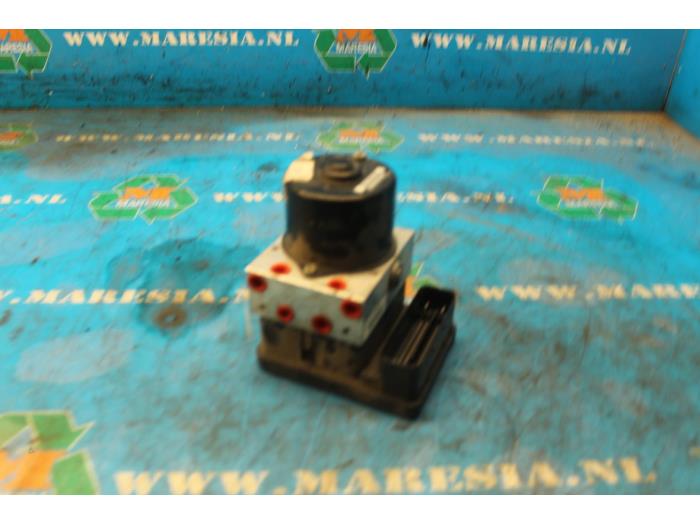 Begagnade ABS-pump Ford Focus Pris € 78,75 Marginaltabell erbjuds av Maresia Auto Recycling B.V.