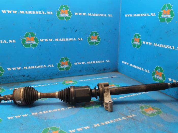 Front drive shaft, right from a Chevrolet Cruze (300)  2009