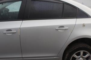 Używane Drzwi lewe tylne wersja 4-drzwiowa Chevrolet Cruze Cena € 210,00 Procedura marży oferowane przez Maresia Auto Recycling B.V.