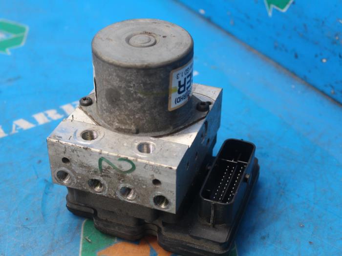 Used ABS pump Hyundai i30 (GDHB5) 1.6 CRDi 16V VGT Price € 157,50 Margin scheme offered by Maresia Auto Recycling B.V.