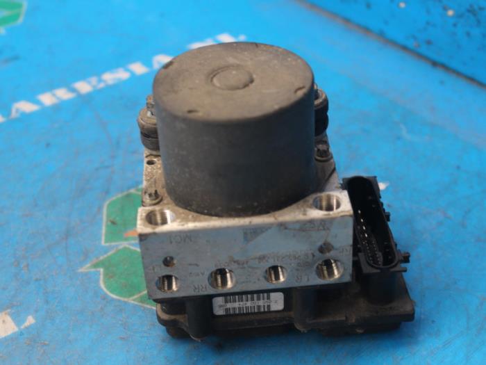 Usagé Bloc ABS Fiat Idea (350AX) 1.4 16V Prix € 73,50 Règlement à la marge proposé par Maresia Auto Recycling B.V.