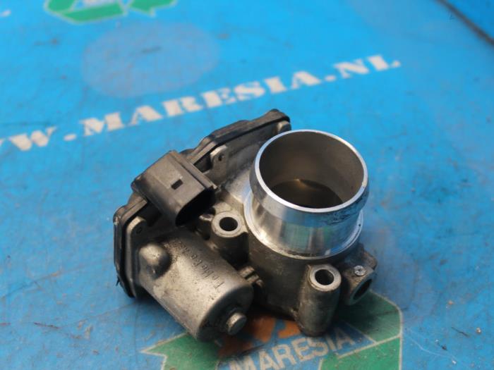 Throttle body from a Ford Fiesta 6 (JA8) 1.0 Ti-VCT 12V 65 2013