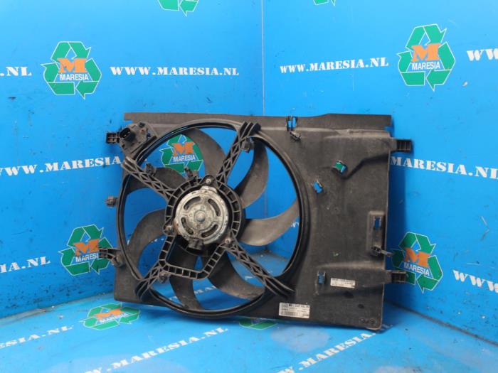 Używane Wentylator Opel Corsa D 1.4 16V Twinport Cena € 47,25 Procedura marży oferowane przez Maresia Auto Recycling B.V.