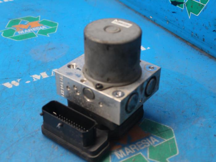 Begagnade ABS-pump Kia Rio III (UB) 1.4 CVVT 16V Pris € 105,00 Marginaltabell erbjuds av Maresia Auto Recycling B.V.