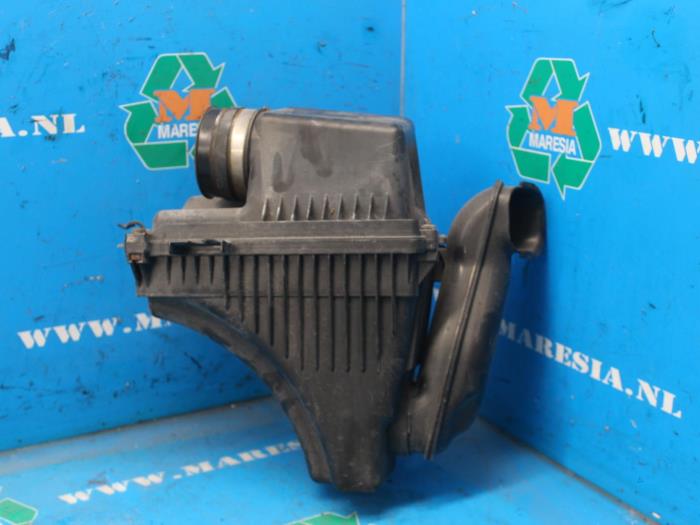 Begagnade Luftfilterhus Suzuki Swift (ZA/ZC/ZD) 1.3 D 16V Pris € 47,25 Marginaltabell erbjuds av Maresia Auto Recycling B.V.