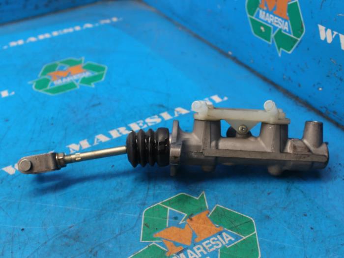 Master cylinder from a Toyota Prius (NHW20) 1.5 16V 2004