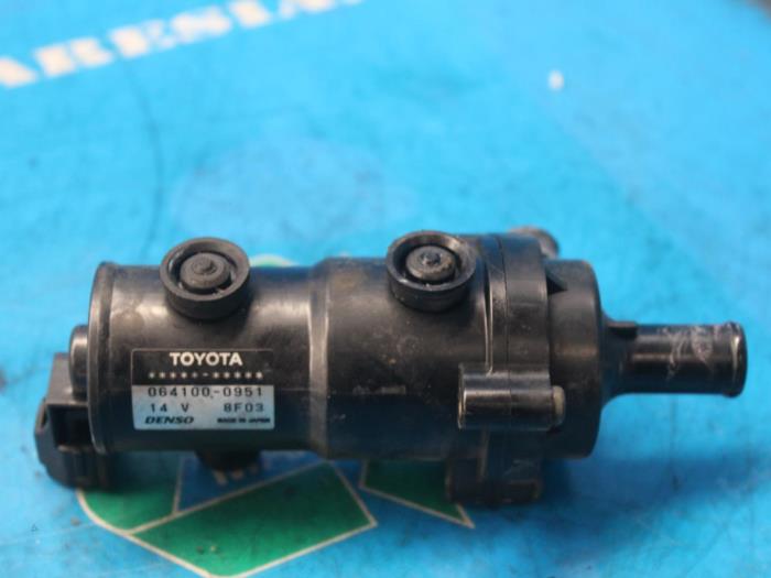 Begagnade Vattenpump Toyota Prius (NHW20) 1.5 16V Pris € 52,50 Marginaltabell erbjuds av Maresia Auto Recycling B.V.