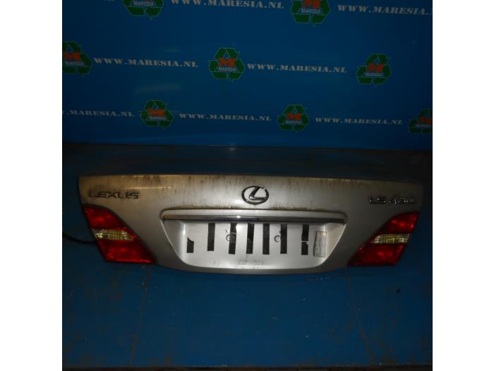 Usados Cubierta de maletero Lexus LS (F4) 430 4.3 32V VVT-i Precio € 157,50 Norma de margen ofrecido por Maresia Auto Recycling B.V.