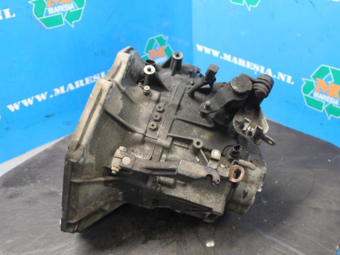 Gearbox from a Opel Agila (A) 1.0 12V 2000