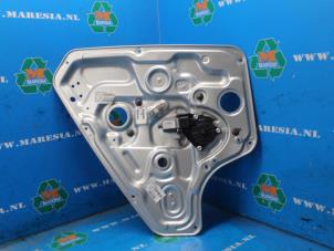 Usagé Lève vitre électrique arrière gauche Kia Venga 1.6 CVVT 16V Prix € 68,25 Règlement à la marge proposé par Maresia Auto Recycling B.V.
