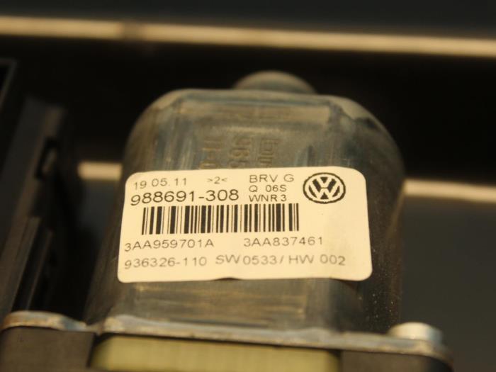 Mechanizm szyby lewej przedniej wersja 4-drzwiowa z Volkswagen Passat Variant (365) 2.0 TDI 16V 140 2011