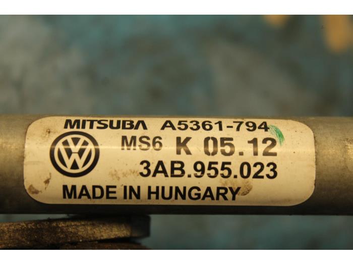 Mecanismo de limpiaparabrisas de un Volkswagen Passat Variant (365) 2.0 TDI 16V 140 2011