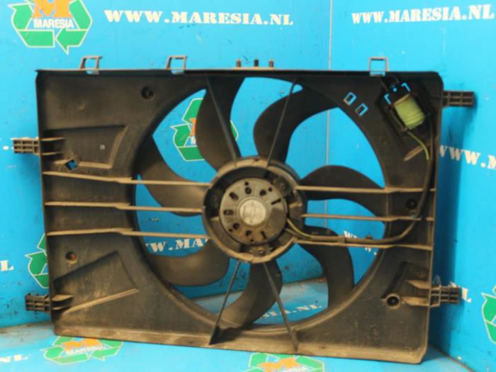 Używane Wentylator Opel Astra J (PC6/PD6/PE6/PF6) 1.6 CDTI 16V Cena € 68,25 Procedura marży oferowane przez Maresia Auto Recycling B.V.