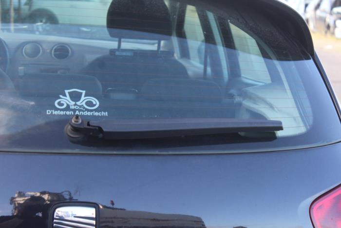 Scheibenwischermotor hinten van een Seat Ibiza 2010