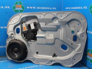 Używane Mechanizm szyby prawej przedniej wersja 4-drzwiowa Ford C-Max Cena € 68,25 Procedura marży oferowane przez Maresia Auto Recycling B.V.