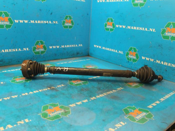 Gebrauchte Antriebswelle rechts vorne Volkswagen New Beetle (9C1/9G1) 1.6 Preis € 78,75 Margenregelung angeboten von Maresia Auto Recycling B.V.