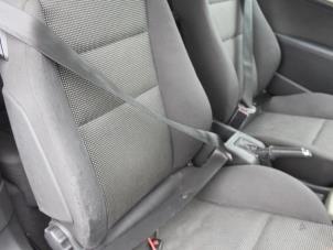 Gebrauchte Sicherheitsgurt rechts vorne Opel Astra H Twin Top (L67) 1.8 16V Preis € 68,25 Margenregelung angeboten von Maresia Auto Recycling B.V.