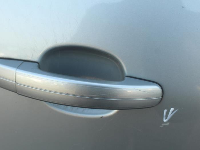 Drzwi prawe tylne wersja 4-drzwiowa z Ford C-Max 2005