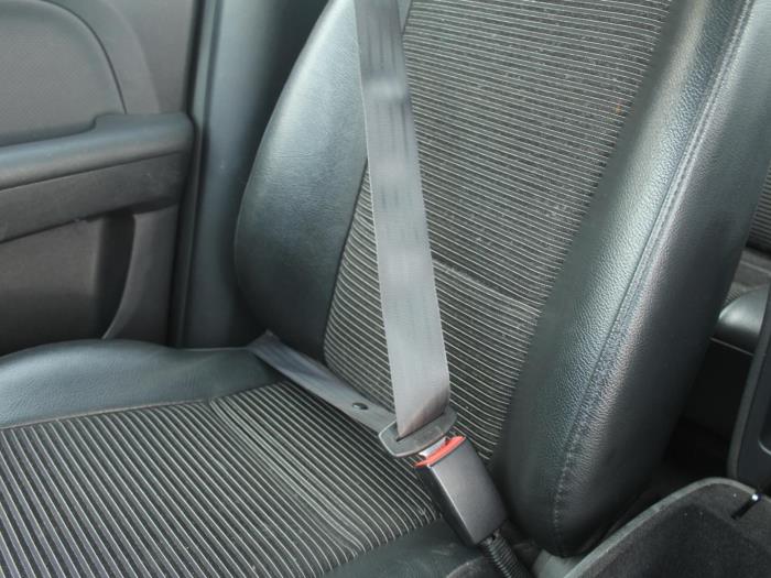 Cinturón de seguridad derecha delante de un Kia Sportage (JE) 2.0 CVVT 16V 4x4 2008