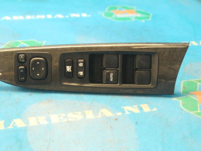Usados Interruptor combinado de ventanillas Lexus IS C (E2) 250 C 2.5 V6 24V Precio € 78,75 Norma de margen ofrecido por Maresia Auto Recycling B.V.