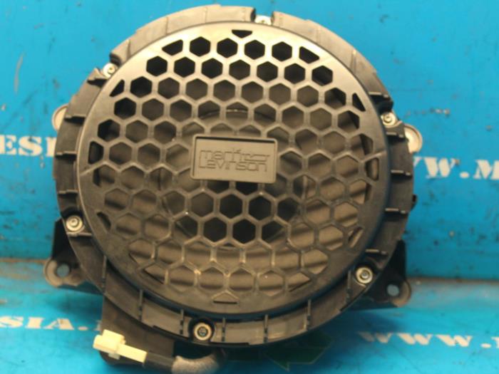 Używane Subwoofer Lexus IS C (E2) 250 C 2.5 V6 24V Cena € 78,75 Procedura marży oferowane przez Maresia Auto Recycling B.V.