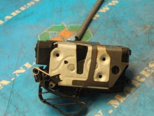 Used Front door lock mechanism 4-door, right Ford Focus 3 1.6 TDCi ECOnetic Price € 57,75 Margin scheme offered by Maresia Auto Recycling B.V.