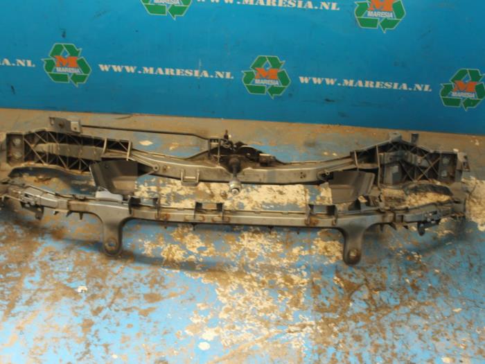 Begagnade Front Ford C-Max Pris € 78,75 Marginaltabell erbjuds av Maresia Auto Recycling B.V.