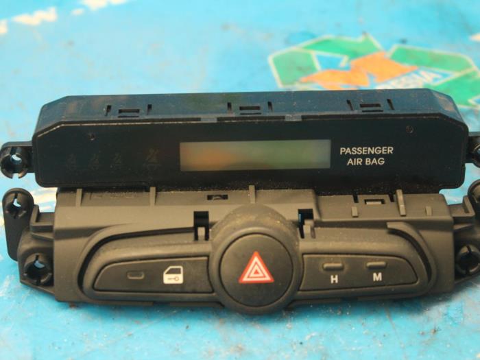 Begagnade Innerdisplay Hyundai iX20 (JC) Pris € 52,50 Marginaltabell erbjuds av Maresia Auto Recycling B.V.