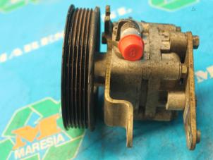 Used Power steering pump Nissan X-Trail (T30) 2.5 16V 4x4 Price € 52,50 Margin scheme offered by Maresia Auto Recycling B.V.