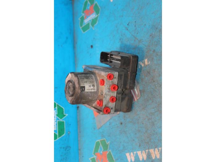 Begagnade ABS-pump Skoda Octavia (1Z3) 1.9 TDI Pris € 57,75 Marginaltabell erbjuds av Maresia Auto Recycling B.V.