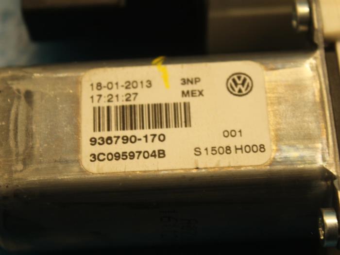 Fenstermotor Tür van een Volkswagen Jetta IV (162/16A) 1.4 TSI Hybrid 16V 2013