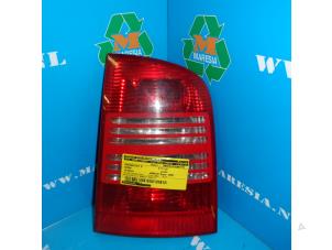 Używane Tylne swiatlo pozycyjne prawe Skoda Octavia Combi (1U5) 1.9 TDi 90 Cena € 31,50 Procedura marży oferowane przez Maresia Auto Recycling B.V.