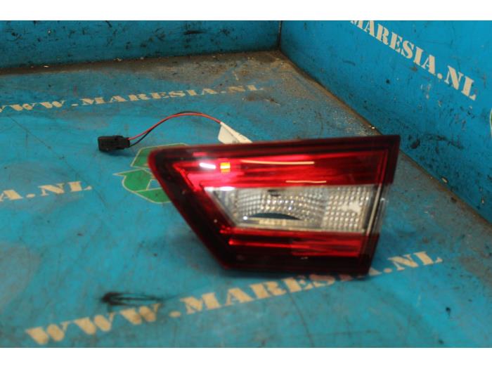 Taillight, right from a Renault Clio IV (5R) 0.9 Energy TCE 90 12V 2018