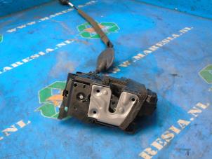 Used Front door lock mechanism 4-door, right Renault Clio IV (5R) 0.9 Energy TCE 90 12V Price € 52,50 Margin scheme offered by Maresia Auto Recycling B.V.