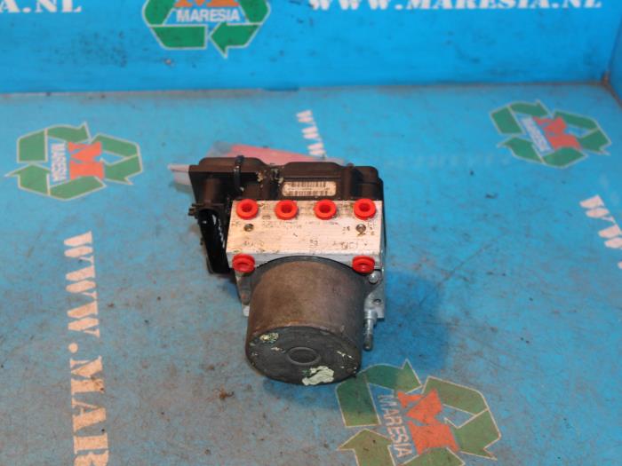Usagé Bloc ABS Nissan Almera (N16) 1.8 16V Prix € 42,00 Règlement à la marge proposé par Maresia Auto Recycling B.V.