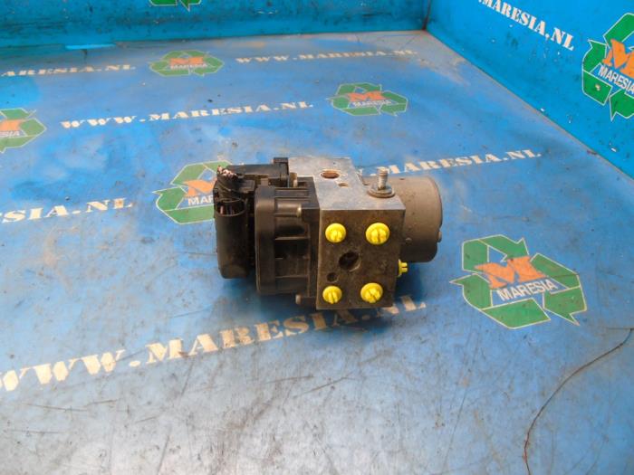 Usagé Bloc ABS MG MG TF 1.8 135 VVC 16V Prix € 105,00 Règlement à la marge proposé par Maresia Auto Recycling B.V.