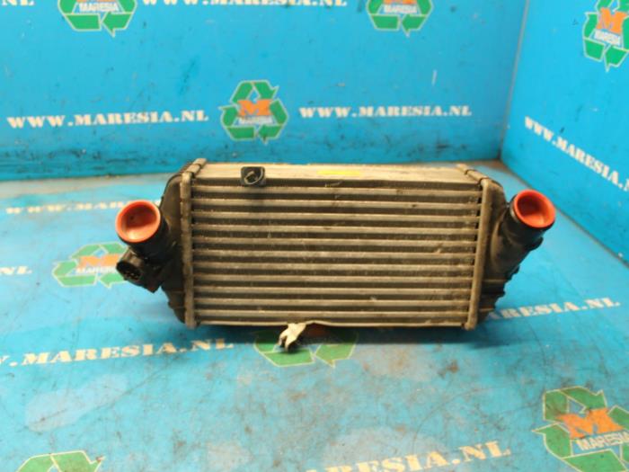 Usados Intercooler Kia Cee'd (JDB5) 1.6 CRDi 16V VGT Precio € 105,00 Norma de margen ofrecido por Maresia Auto Recycling B.V.