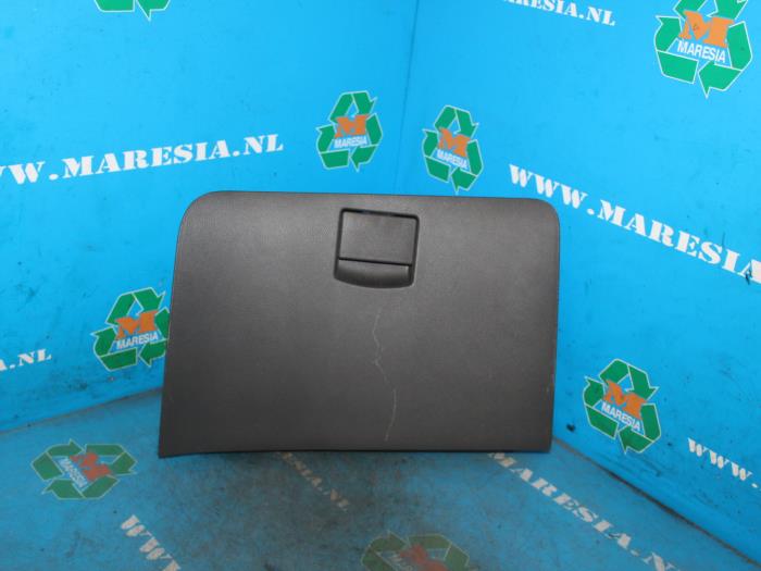 Gebrauchte Handschuhfach Chevrolet Spark 1.2 16V Preis € 52,50 Margenregelung angeboten von Maresia Auto Recycling B.V.
