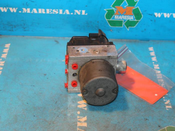Pompe ABS d'un Ford Mondeo III 2.0 16V 2001