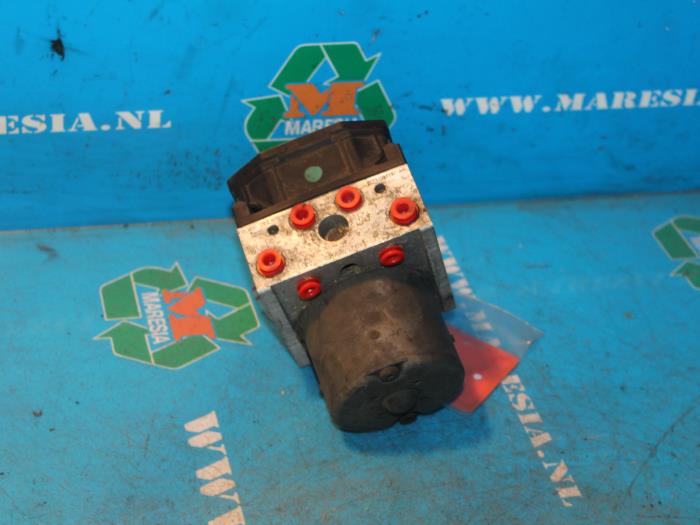 Begagnade ABS-pump Ford Mondeo III 2.0 16V Pris € 36,75 Marginaltabell erbjuds av Maresia Auto Recycling B.V.