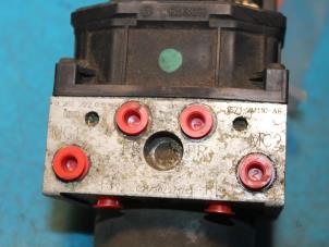 Pompe ABS d'un Ford Mondeo III 2.0 16V 2001