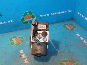 ABS-pump från en Nissan Almera Tino (V10M) 1.8 16V 2000